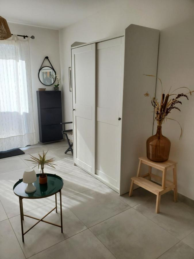 Charmant Studio Moderne Avec Exterieur "Dormir En Provence" Fontvieille Exterior photo